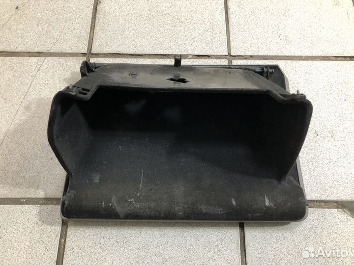 Крышка бардачка Volkswagen Passat B6