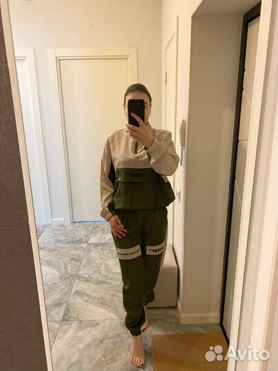 Спортивный костюм женский