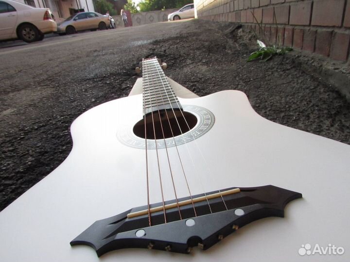 Гитара классическая белая. Новая в коробке