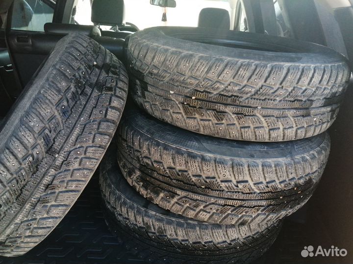 Kumho I'Zen RV Stud KC16 215/70 R16