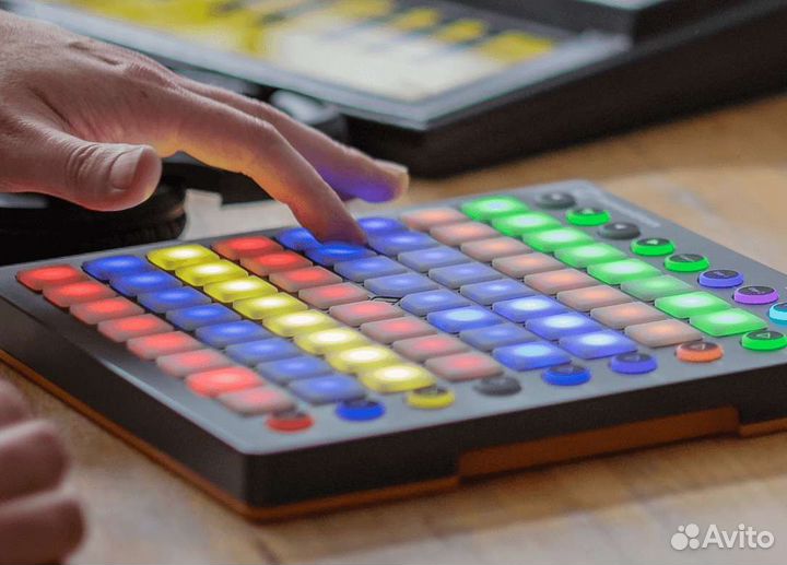 Midi-контроллер Novation Launchpad Mk2