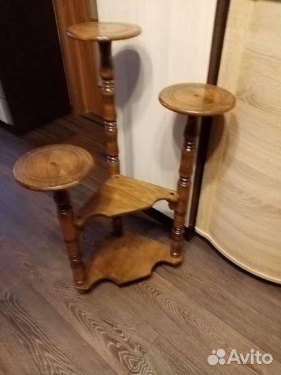 Подставка под цветы. Дерево