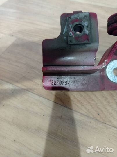 Петля капота левая Opel Astra J 2010 13270787