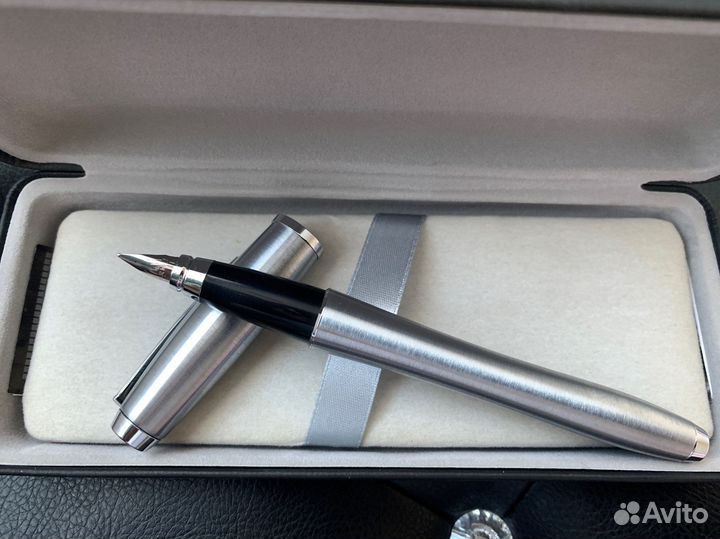 Перьевая ручка Parker Urban F200