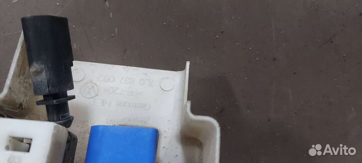 Замок двери передний правый на Volkswagen Touareg