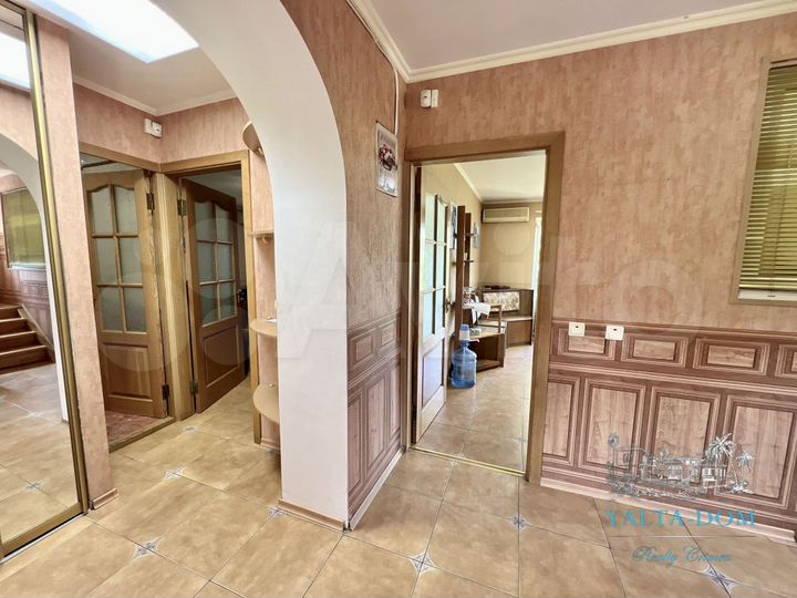 Дом 323 м² на участке 5 сот.