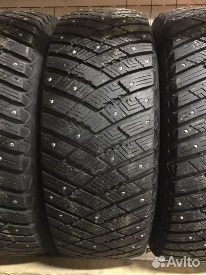 Goodyear UltraGrip Ice Arctic SUV 235/60 R17 106T