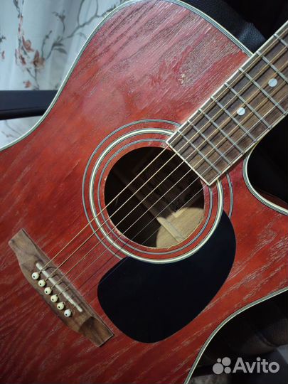 Акустическая гитара