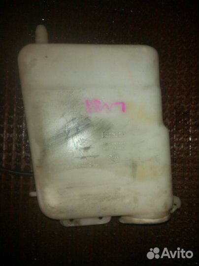 Бачок стеклоомывателя Toyota Hilux LN61 2L