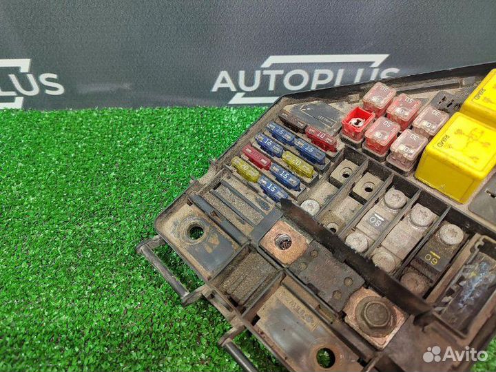 Блок предохранителей под капот Rover 45 седан 1.6