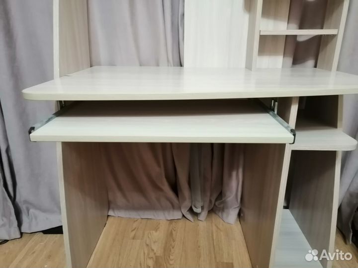 Продам компьютерный стол