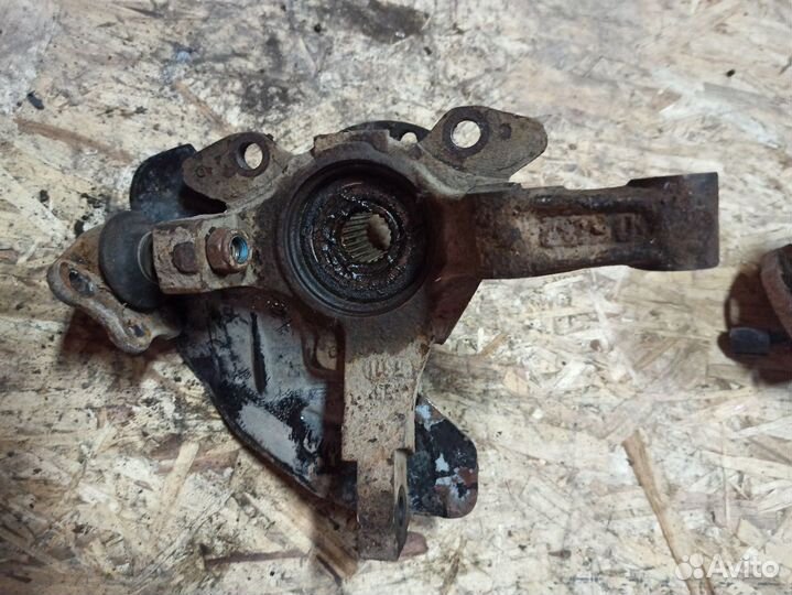 Поворотный кулак цапфа правый Fiat Albea