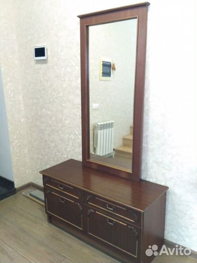 Зеркало, трюмо, тумбочки