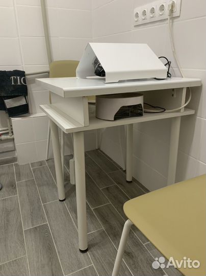 Стол для маникюра и стул маникюрный