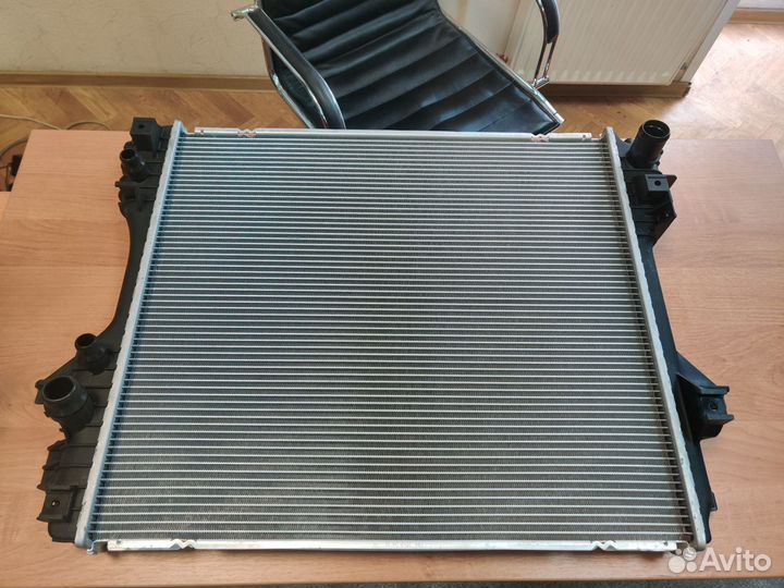 Радиатор охлаждения Jaguar XF бензин 2.0