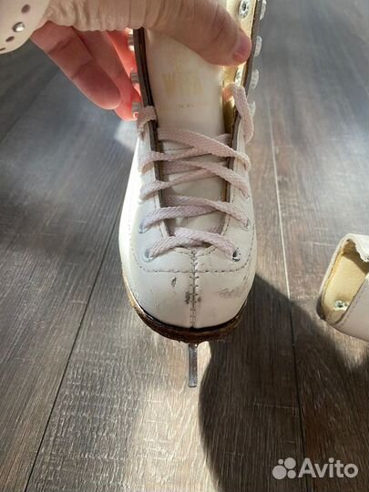 Фигурные коньки wifa