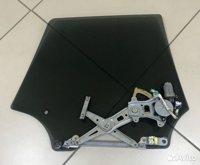 Стекло задней левой двери на Subaru Outback B13