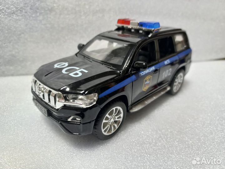 Моделька Toyota Corolla 1:32