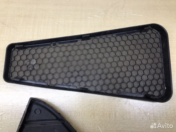 Накладка переднего бампера под номер Ford Focus 3