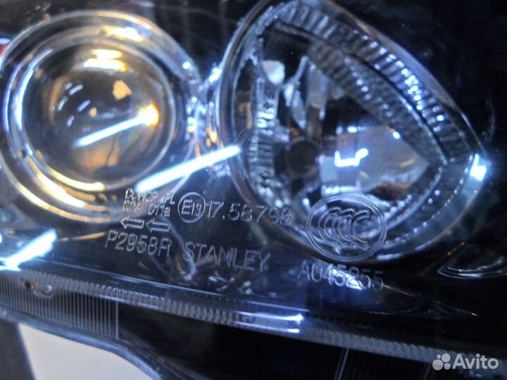 Фара правая Mazda3 новая