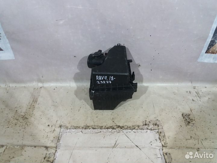 Тойота Рав 4 2019- Корпус воздушного фильтра 23277