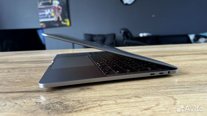 Macbook pro 13 2020 i7/16/512 (153 цикла)