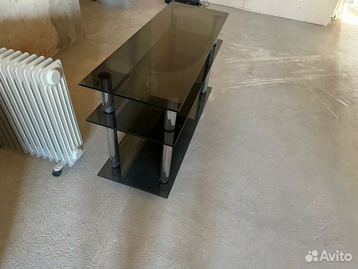 Стеклянная подставка под телевизор