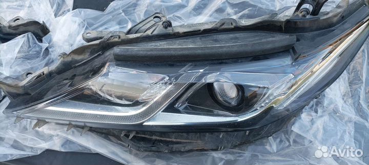 Фара с водительской стороны на Camry 70