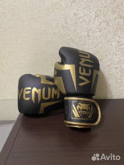 Боксерские перчатки 12 oz venum