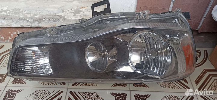 Фара Mitsubishi