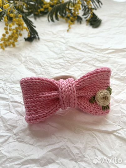 Резинка для волос с вязаным бантиком