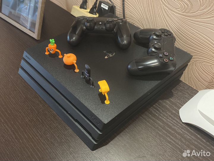 Sony PS4 pro 1tb (подписка Ea play, deluxe)