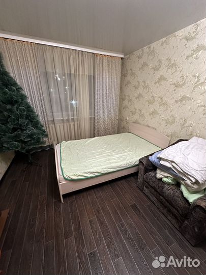 Кровать 1.5 спальная бу