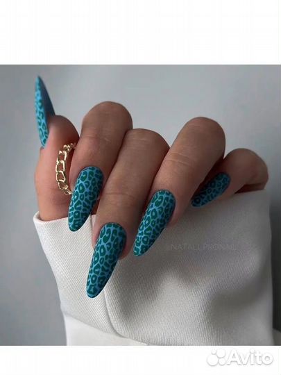 Модель на маникюр