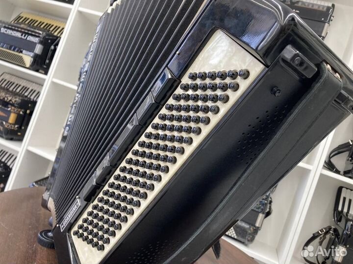 Баян Weltmeister Grandina