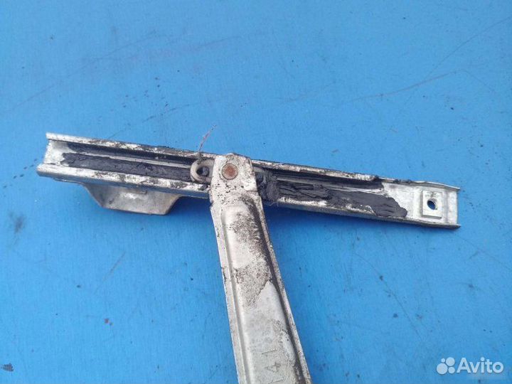 Стеклоподъемник передний правый Opel Corsa B 1999