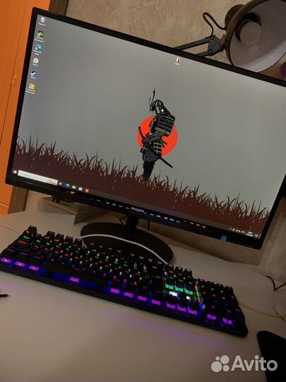 Монитор Philips 27