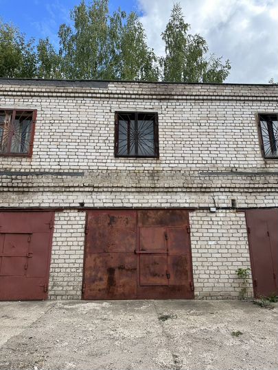 Гараж, > 30 м²