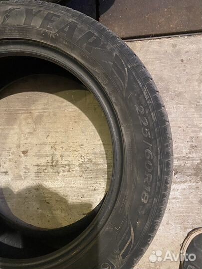 Goodyear EfficientGrip 2 SUV 225/60 R18