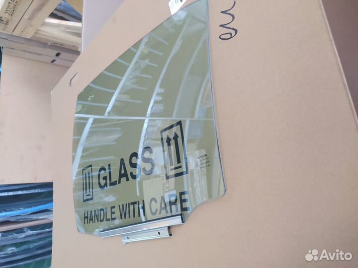 Стекло опускное двери задней левой Toyota Camry 70