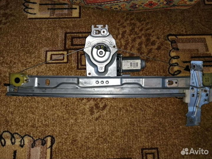 Стеклоподъемник Пежо