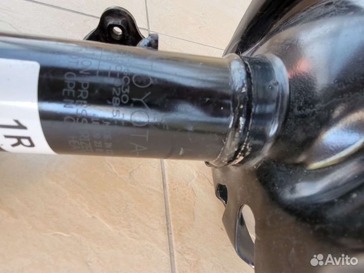 Стойка амортизатора Toyota