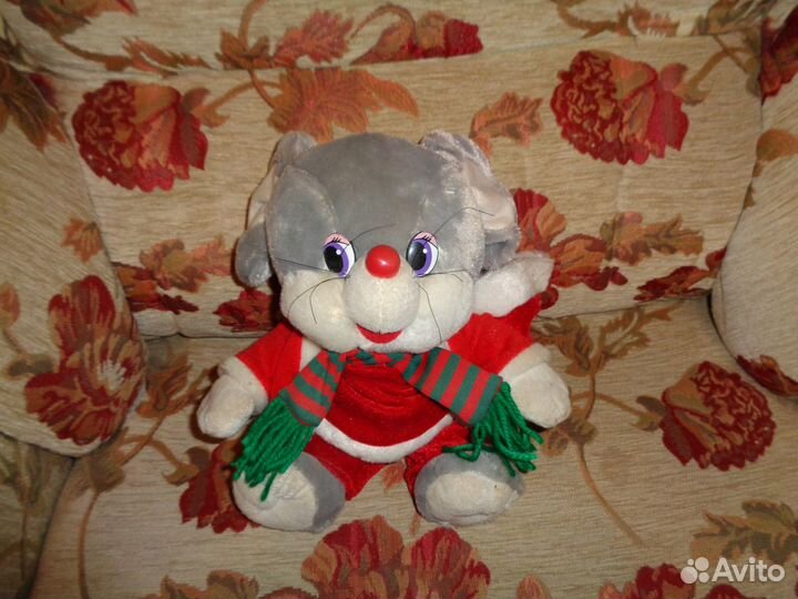 Мягкая игрушка-Мышонок в новогоднем костюме