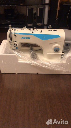 Продаю новую швейную машинку