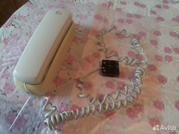 Настенный телефон