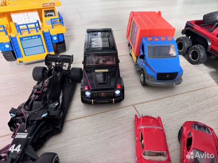 Машинки пакетом и одна больная машина толкарь 13шт