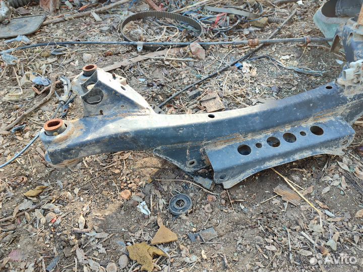 Подрамник балка задний Toyota Avensis T250 седан 1