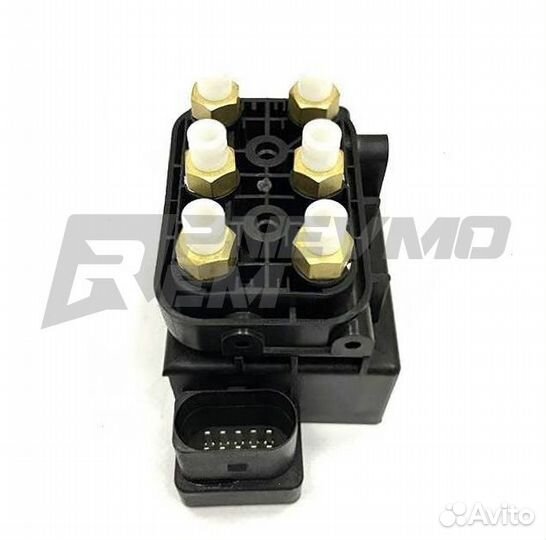 Блок клапанов пневмоподвески Volkswagen Touareg