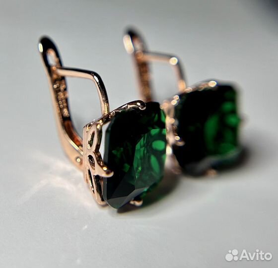 Серьги с камнем