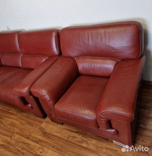Набор кожаной мебели
